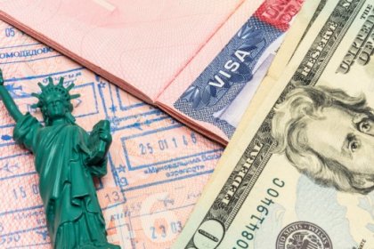 Việc chứng minh tài chính vững chắc sẽ giúp hồ sơ xin visa công tác Mỹ của bạn được đánh giá cao hơn